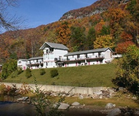 Carter Lodge - On The River