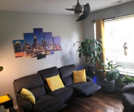 minutes from downtown 3br stylishhome-free parking