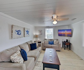 Charming Beach Bungalow with Deck - Walk to Beach Duplex