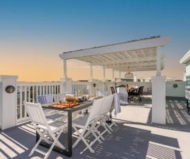 Sea Shell - Beachside Getaway w Rooftop Deck & 6 BRs